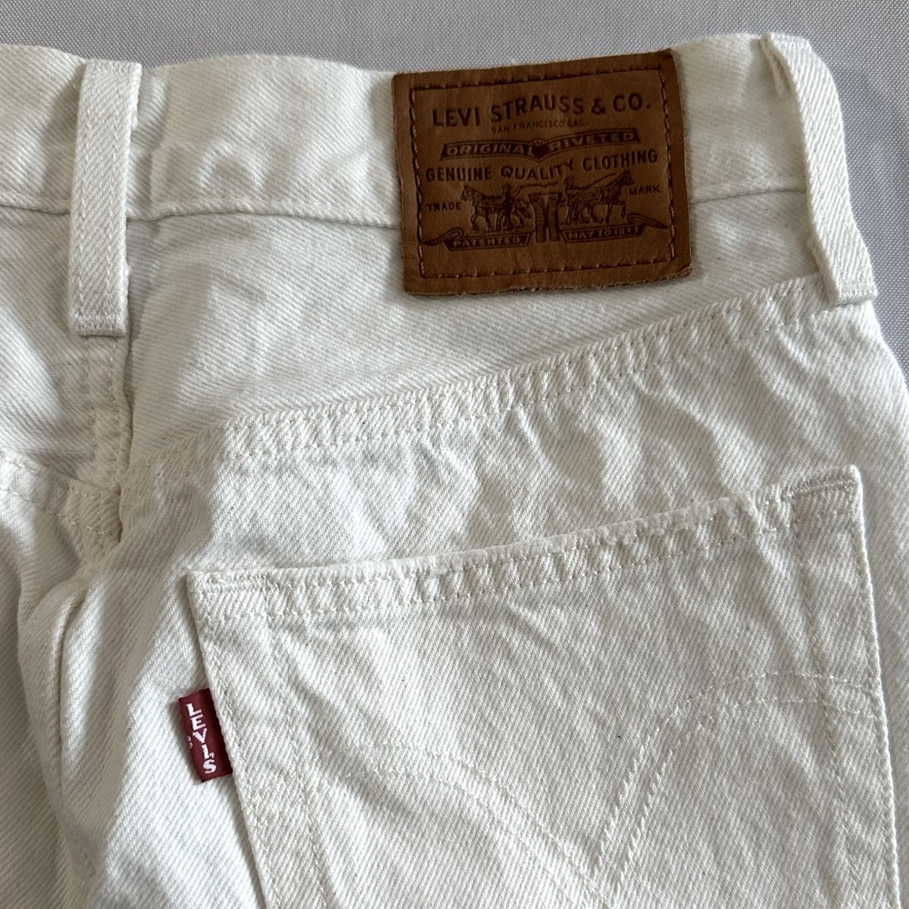 Levi's Denim High Rise Deconstructed Button Fly White Jean Skirt Raw Hem Sz 25 - Picture 7 of 13